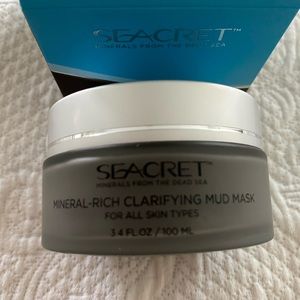 Seacret mineral rich clarifying mud mask